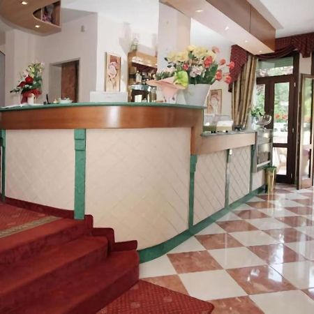 מסטרה Nice Hotel מראה חיצוני תמונה