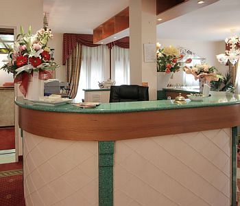מסטרה Nice Hotel מראה חיצוני תמונה