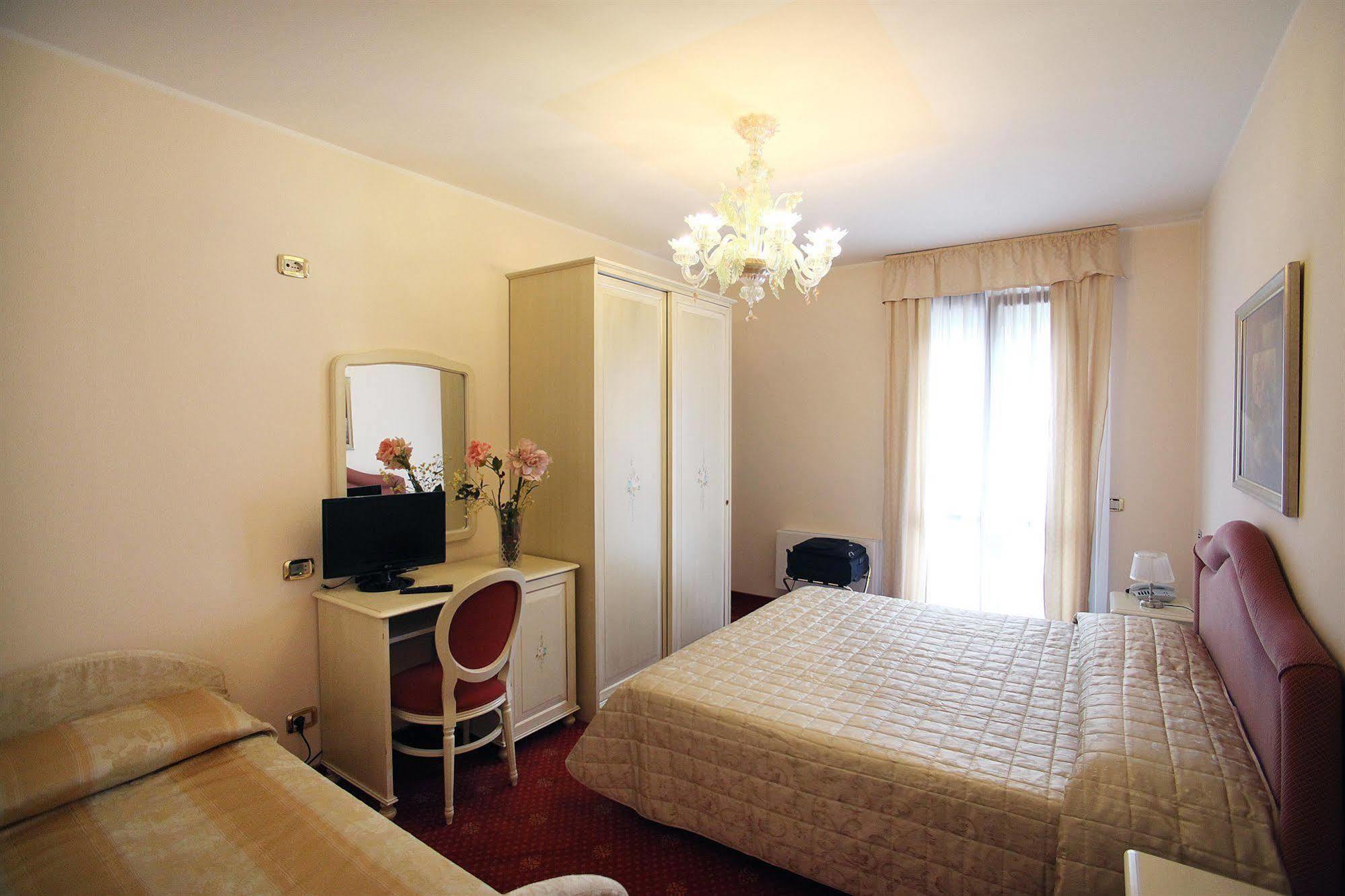 מסטרה Nice Hotel מראה חיצוני תמונה