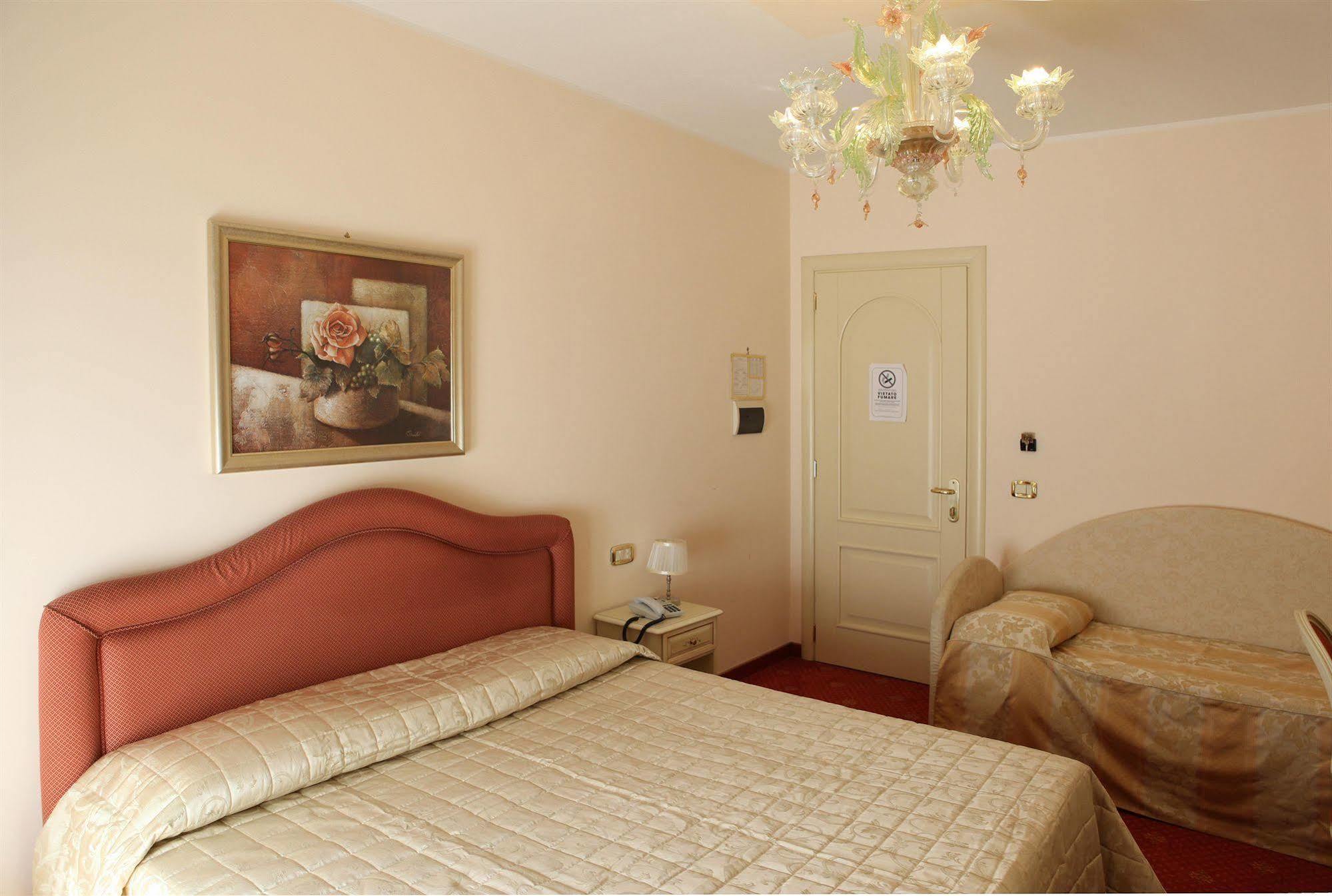 מסטרה Nice Hotel מראה חיצוני תמונה